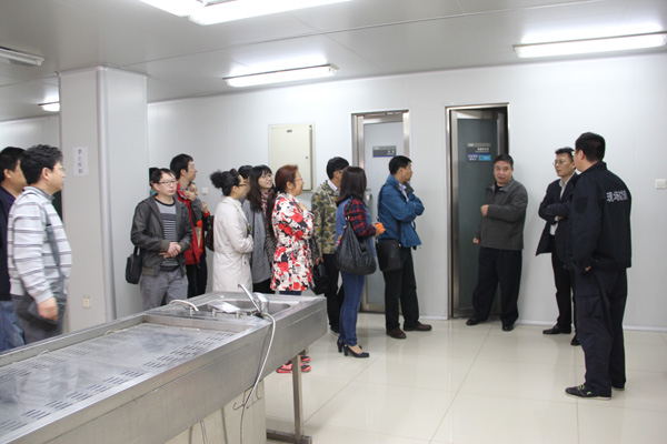 践行群众路线，打造服务型支部